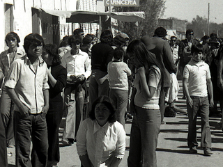 Mujer de rodillas Mujer de rodillas