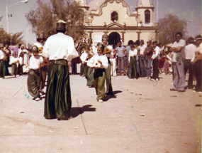 Morenos San Pedro de Cavancha afuera del templo