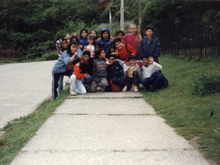 Estudiantes de la Escuela de Corral esperando el paseo a San Juan