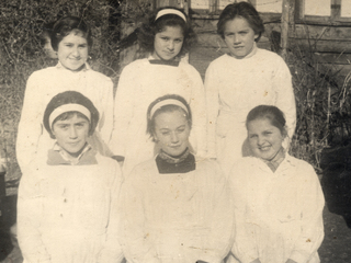 Alumnas de sexto básico de la Escuela N°13 de Mujeres Alumnas de sexto básico de la Escuela N°13 de Mujeres