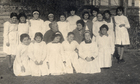 Alumnas de sexto básico junto a su directora y profesora jefe Alumnas de sexto básico junto a su directora y profesora jefe