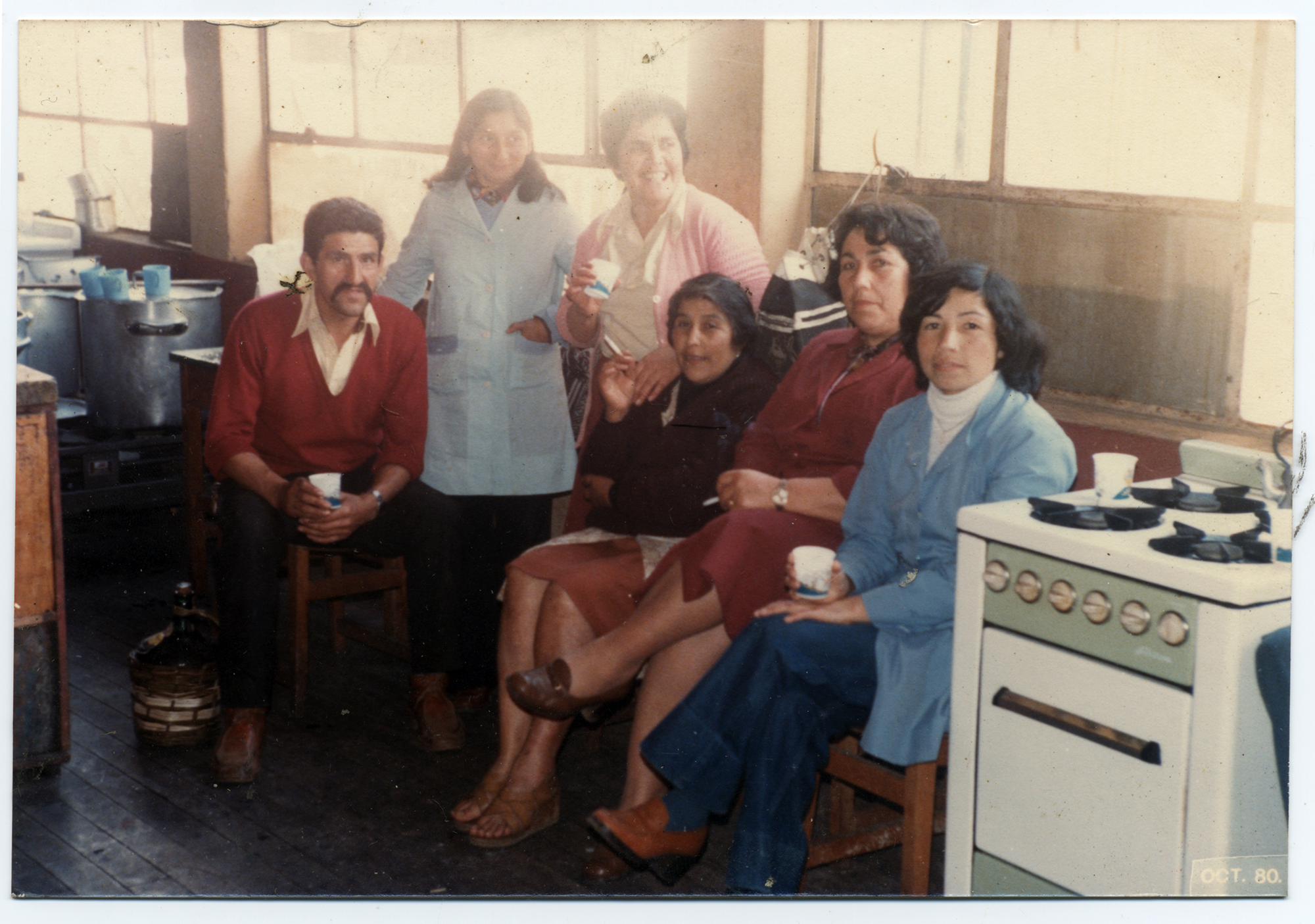 Manipuladoras de alimentos y auxiliar de la Escuela de Corral Manipuladoras de alimentos y auxiliar de la Escuela de Corral