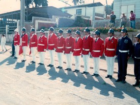 Bomberos voluntarios en desfile de Ventanas