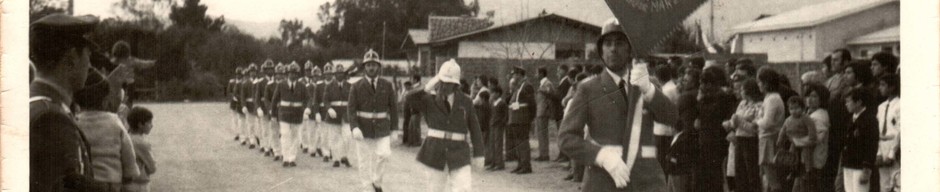 Desfile frente a la municipalidad