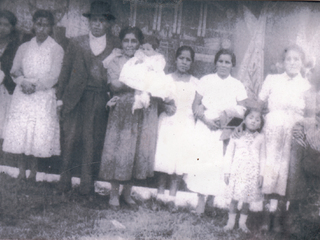 Familia Quiñones en el bautizo de la sobrina