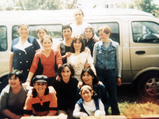 Primer grupo de teatro compuesto solamente por mujeres en escena