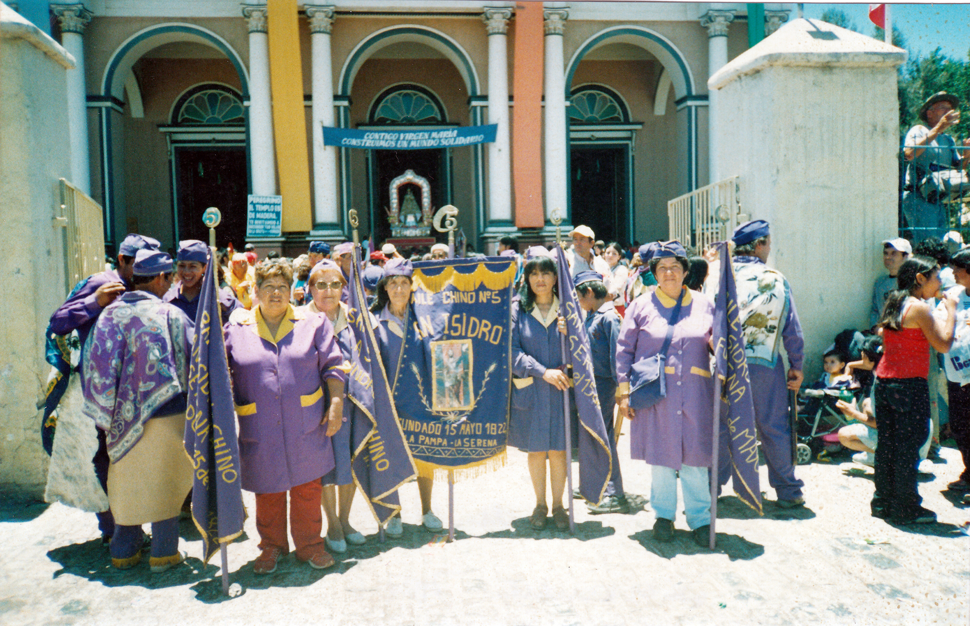 Abanderadas y porta estandarte Abanderadas y porta estandarte