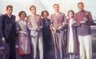 Hermanas junto a sus amigos Hermanas junto a sus amigos