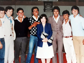 Alumnos con su profesora jefe Alumnos con su profesora jefe