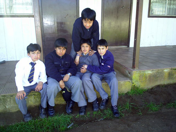 Alumnos de la Escuela Chaihuin Alumnos de la Escuela Chaihuin