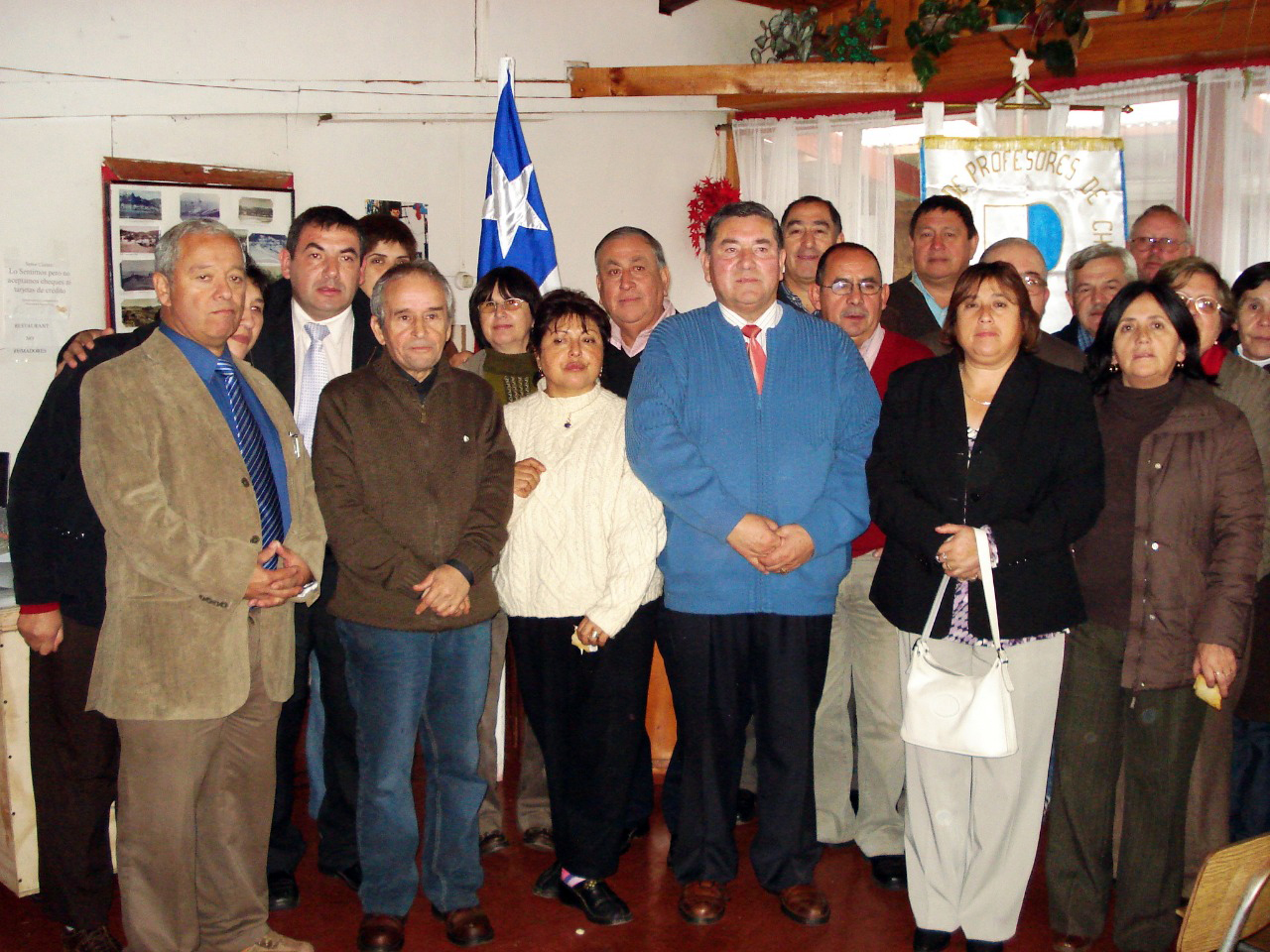Director del DAEM junto a profesores de las escuelas de la comuna Director del DAEM junto a profesores de las escuelas de la comuna