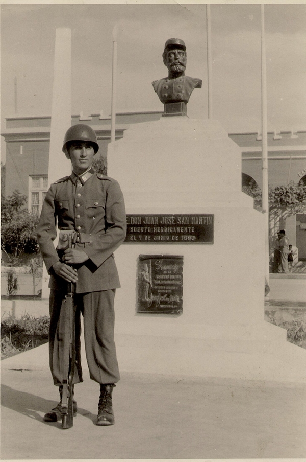 Conscripto en el Patio de Formación del Regimiento Rancagua de Arica Conscripto en el Patio de Formación del Regimiento Rancagua de Arica