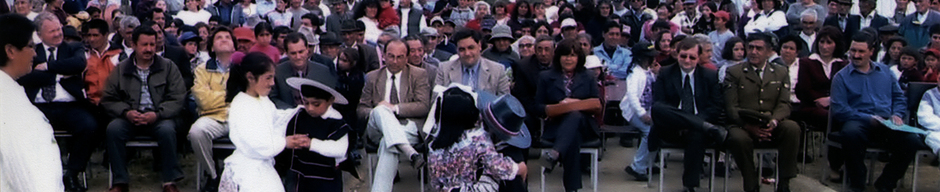 Baile folclórico en ceremonia de entrega de títulos de dominio