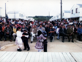 Baile folclórico en ceremonia de entrega de títulos de dominio