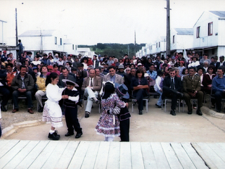 Baile folclórico en ceremonia de entrega de títulos de dominio