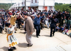 Esquinazo folklórico en la entrega de títulos de dominio