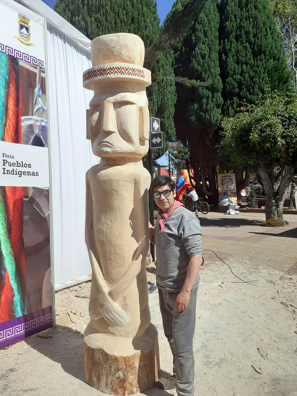 Creación de estatua mapuche de madera – Chemamull