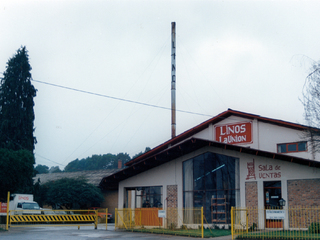 Frontis de la fábrica Linos La Unión