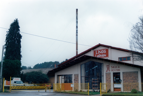 Frontis de la fábrica Linos La Unión