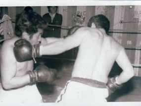 Abelardo Maldonado en el ring de box