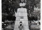 Niño en monumento a Pratt Niño en monumento a Pratt