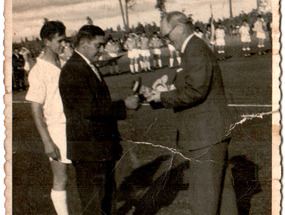 Entrega de premio al Club Deportivo Kansas