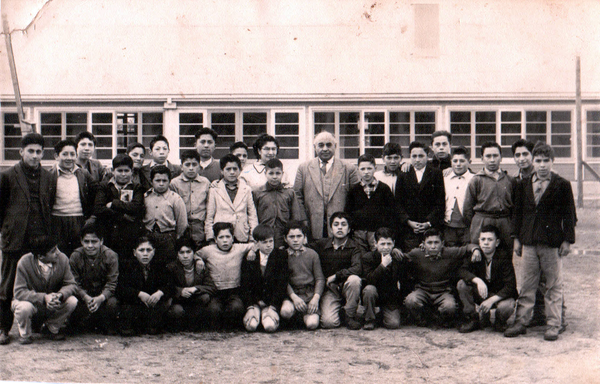 Alumnos de 6° preparatoria de la Escuela Fiscal Alumnos de 6° preparatoria de la Escuela Fiscal