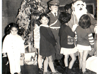 Recibiendo regalos de Navidad Recibiendo regalos de Navidad