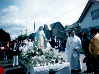 Procesión de la comunidad católica Procesión de la comunidad católica