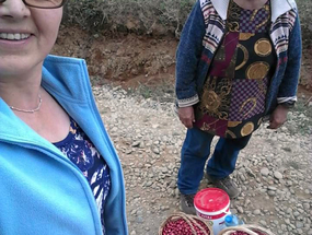 Lorena Antillanca Ñanco y su madre Lidia Ñanco Ñanco en temporada de murta Lorena Antillanca Ñanco y su madre Lidia Ñanco Ñanco en temporada de murta